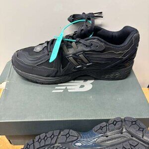 Men /women new balance shoes size 11